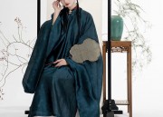 Ink Artistry in Modern Qipao:Exploring the Evolution of New Sino-Style Cheongsam