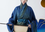 Petite Power:Embracing Hanfu Fashion for the Workplace