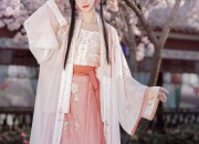Thirteen Plus Hanfu Shop:The Story of Yang Yuanhui