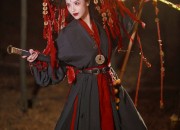 The Elegance of the Six-Fold Skirted Trousers with Horse-Face Pleats