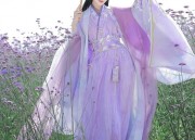 The Student in a Qipao Style of Siting:Exploring the Cultural Fusion in Traditional Fashion