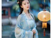 The Enchantment of a Girl in a Cape and Robe:Exploring the World of Hanfu Fashion for Children