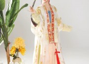 The Enchanting Charm of the Meandering Path and the Graceful Lan Ma Skirt
