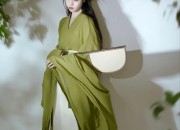 Innovating the Horseface Skirt:Modernizing the Traditional Ma-Mian Dress
