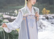 Summer Dance in the Splendor of Cheongsam