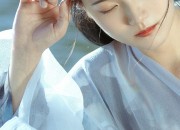 The Enigma of Ancient Gown Skirts:Women in Traditional Chinese Costume