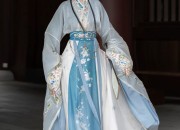 The Elegance of a Jade Rabbit in Traditional Hanfu Fashion:A Tale of a Beautiful Woman