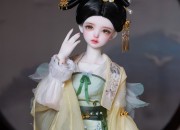 The Elegance of a Cheongsam-Adorned Bride with Traditional Headwear