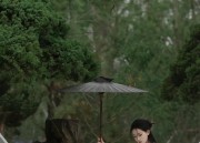 Winter Qipao with Leggings:A Fashionable and Warm Combination