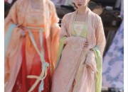 Improving the Daily Commuting Experience with Modernized Hanfu Fashion for Autumn-Winter Seasons