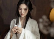 Petite Women in Loose-Fit Cheongsam:A Fashion Journey