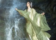 Plus-Size Women in Chinese Cheongsam:Embracing the Beauty of Traditional Chinese Fashion