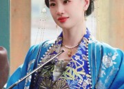 The Splendor of Zhao Lusis Hanfu Style in the Imperial College of China