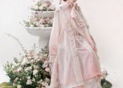 Modernizing Traditional Dunhuang Flying Apsaras Costume:The Evolution of Hanfu Fashion