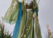 Ancient Style Cheongsam with Sweeping Train:A Glimpse into Traditional Chinese Elegance