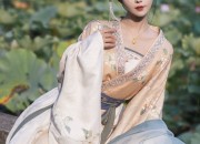 The Splendor of Hanfu:A Cloud of Blue Yueluo Back Cloud