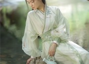 Embracing the Blooming Splendor:The Art of Flower Decorations on Cheongsam