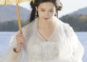 DIY Tools for Creating Your Own Traditional Hanfu Costume with Material Kits