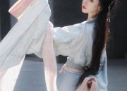 The Allure of Mu Ziqis Hanfu Fashion:A Closer Look into the Traditional Chinese Elegance