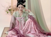 Knitted Cardigan and Skirt with a Horse-Face Design:A Closer Look into Traditional Chinese Fashion