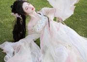 Double-Layer Elegance:The Art of Stacking Two Cheongsam Pieces