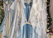 The Full Story of a Woman in Hanfu Mask:Exploring the Beauty of Traditional Chinese Costume