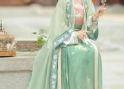 The Bride in Traditional Hanfu Wedding Gown