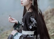 The Elegance of Golden Mocha Cheongsam:A Closer Look into the World of Golden Mocha Silk