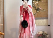 The Splendor of Blue Tang-Style Hanfu Robe and Skirt