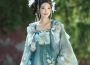 Embracing Modernity in a Black Cheongsam:The Evolution of Traditional Chinese Fashion