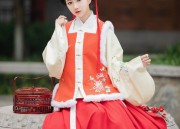The Cheongsam Brides Toast-Giving Attire:A Blend of Tradition and Elegance