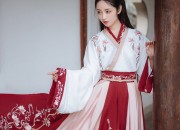 Pavilion Skirt with Horseface Pattern:A Guide to Layering for Winter