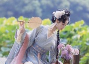 The Cheongsam-Clad Girl:A 10-Year-Old Embracing Traditional Elegance