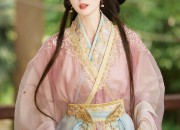 Leisure Qipao:A Glimpse into the Elegant and Casual Side of Traditional Chinese Fashion