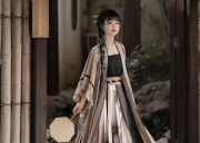 Summer Style:The Lightweight Horseface Skirt