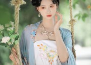 The Allure of Checkered Qipao:A Blend of Traditional Elegance and Modern Charm