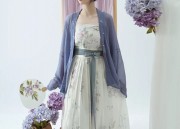 The Complete Guide to Wearing a Chest-Embracing Hanfu with Waist-Binding