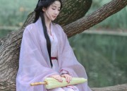 Purple Exotic Splendor:The Evolution of Hanfu in Traditional Chinese Fashion