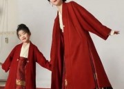 The Elegance of Deep V-neck Cheongsam:A Closer Look into a Traditional Chinese Attire