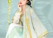 Winter Elegance in Laojun Mountain:Hanfu Fashion in the Snowy Landscapes