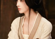 White Innovations in Traditional Chinese Cheongsam:The Modern Revival of a Cultural Icon