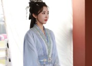 Elegant Long and Thin Cheongsam:A Glance at its Beauty and Versatility