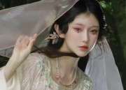 The Rise of Traditional Elegance:Junior Middle School Girls Embracing Hanfu Hanfu Student Costume)