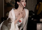Redesigning Cheongsam for Summer:A Guide for Petite Women