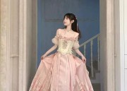 Blue and White Porcelain:The Splendor of Traditional Chinese Hanfu