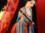 The Splendor of Song Dynasty Hanfu in Silk