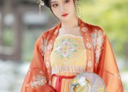 The Charm of Long-Style Sleeveless Cheongsam with Medium Length Sleeves