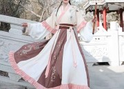 Slimming Style with a Horseface Skirt:Tips for Autumn and Winter