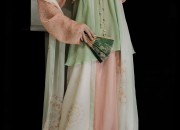 The Charm of Cheongsams Round Neck:A Cultural and Stylistic Exploration