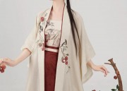 Embracing the New:The Evolution of Cheongsam Skirts with Splashed Flower Prints